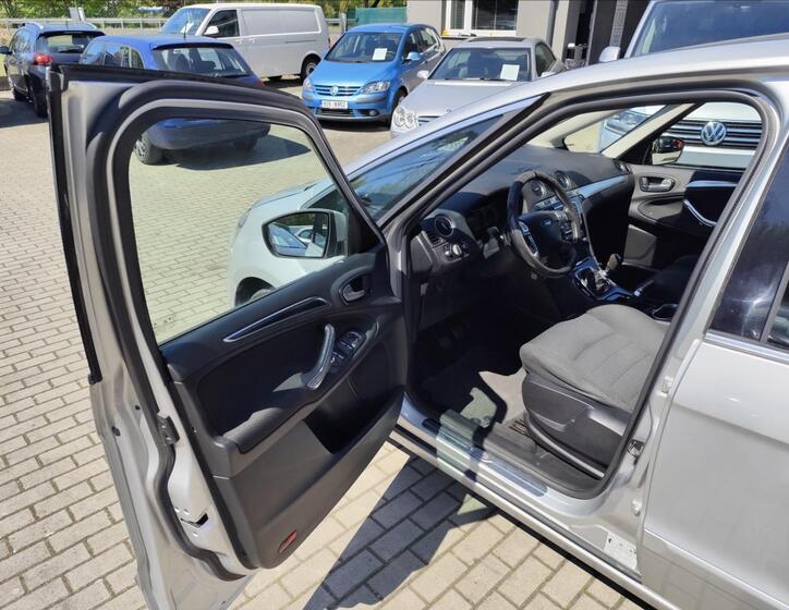 Ford S-MAX 11