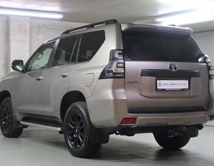 Toyota Land Cruiser 7