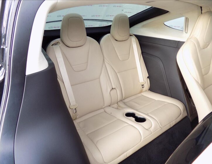Tesla Model X 27