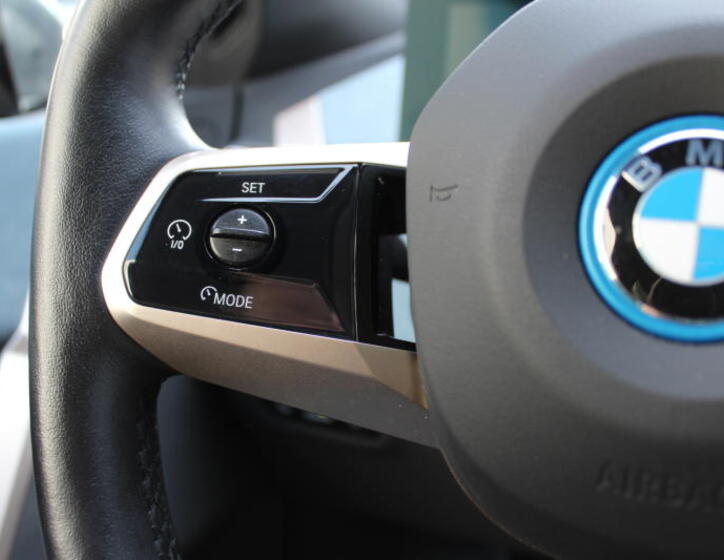 BMW iX 21