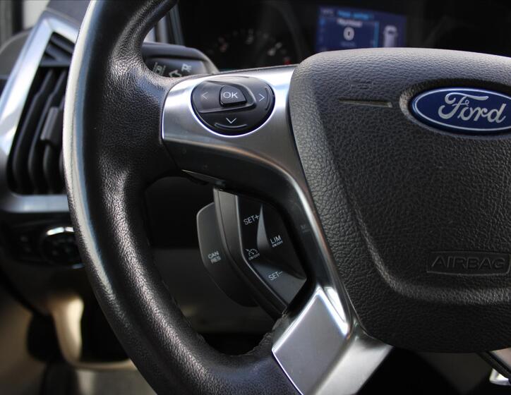 Ford Tourneo Custom 18