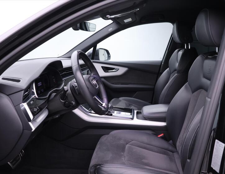Audi Q7 11