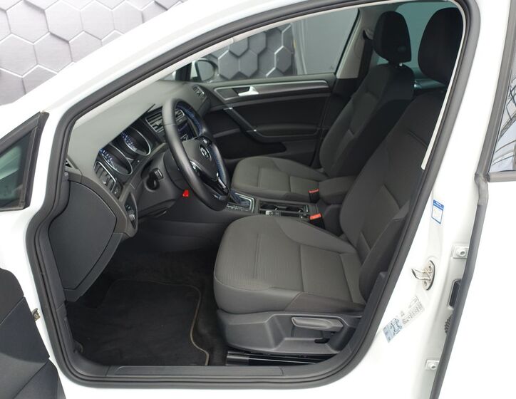 Volkswagen Golf 26