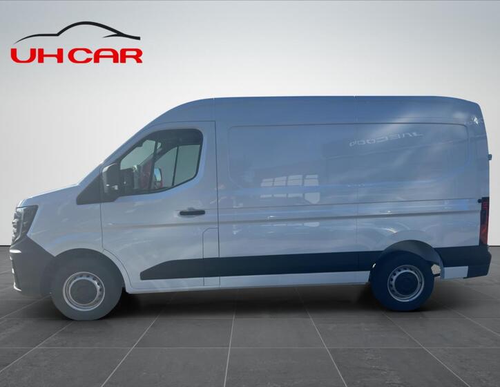 Nissan Interstar 8