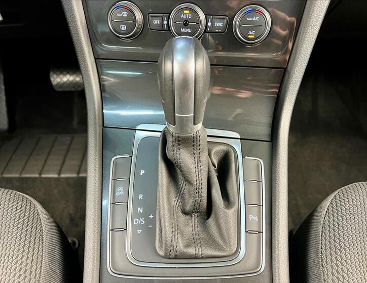 Volkswagen Golf 20