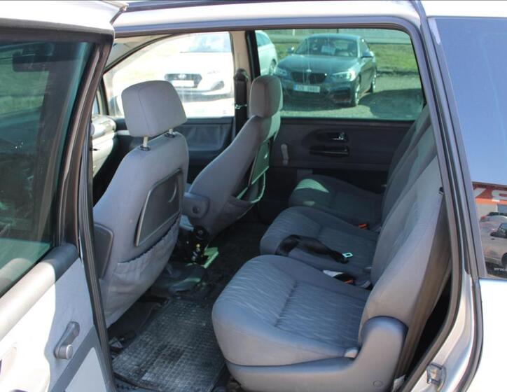 Ford Galaxy 13