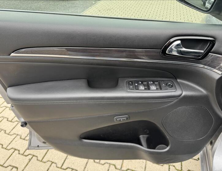 Jeep Grand Cherokee 23