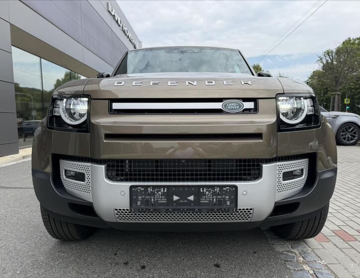Land Rover Defender 4