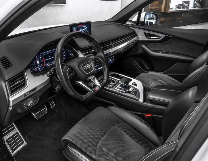 Audi Q7 11
