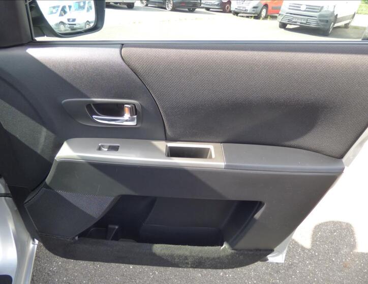 Mazda 5 38