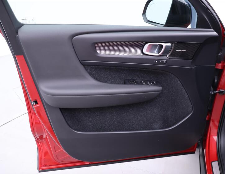 Volvo XC40 12