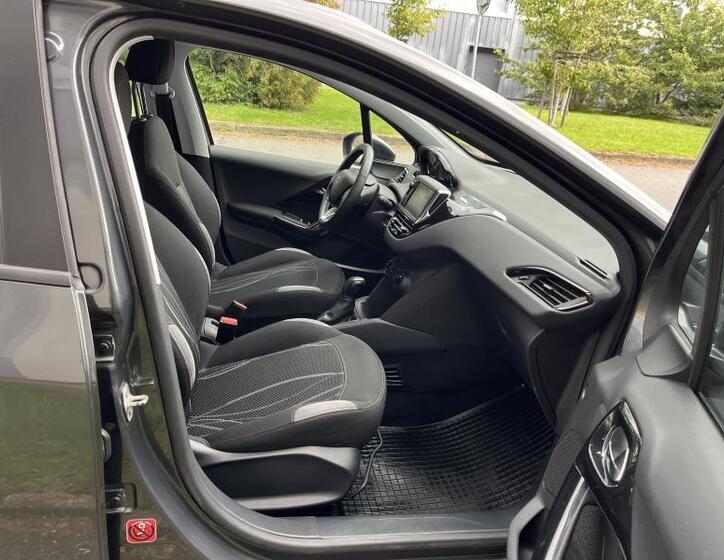 Peugeot 208 25