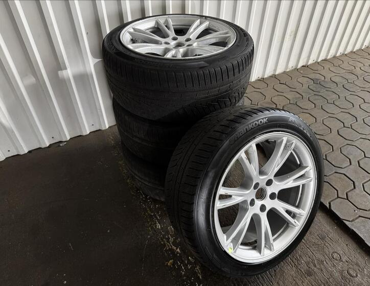 Tesla Model Y 35