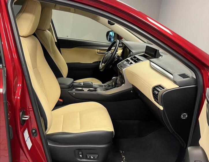 Lexus NX 300h 7