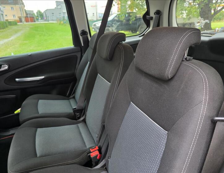 Ford Galaxy 19