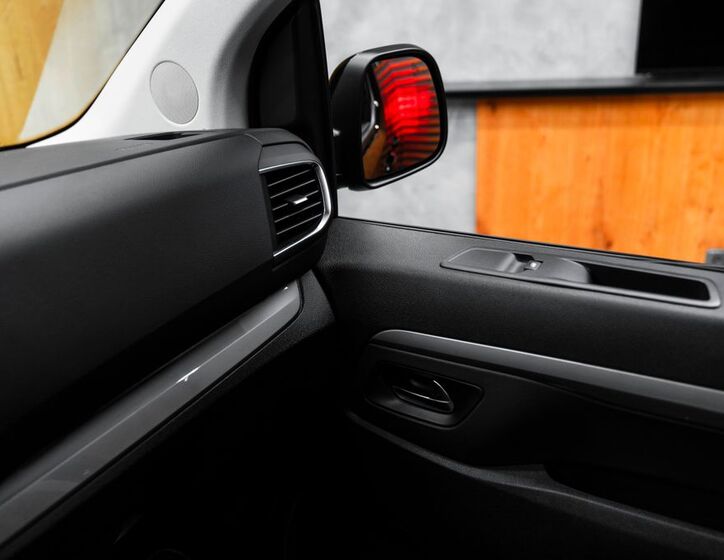 Toyota ProAce 9