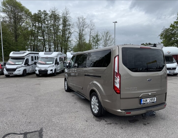 Ford Tourneo Custom 4
