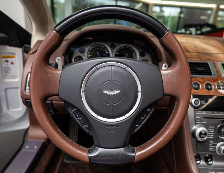 Aston Martin DB9 6