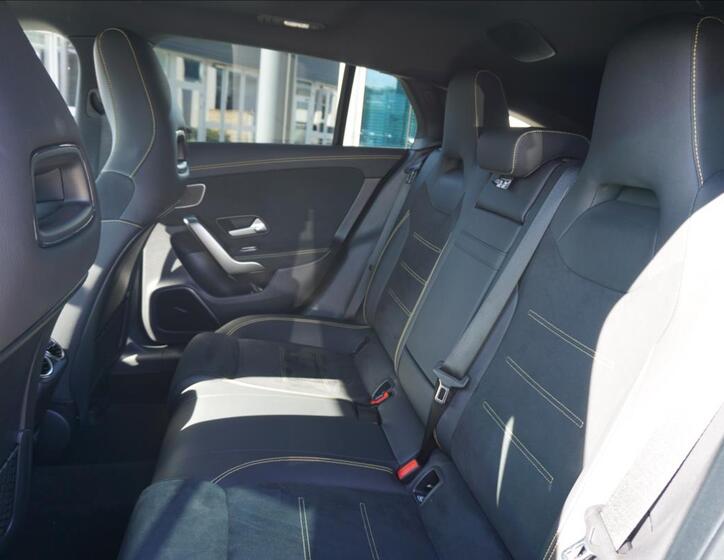 Mercedes-Benz CLA 9