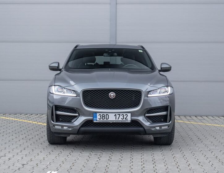Jaguar F-Pace 2