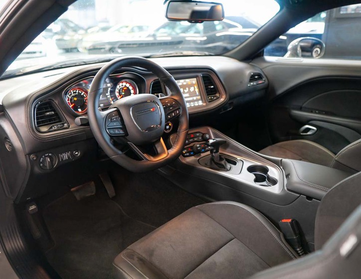 Dodge Challenger 12