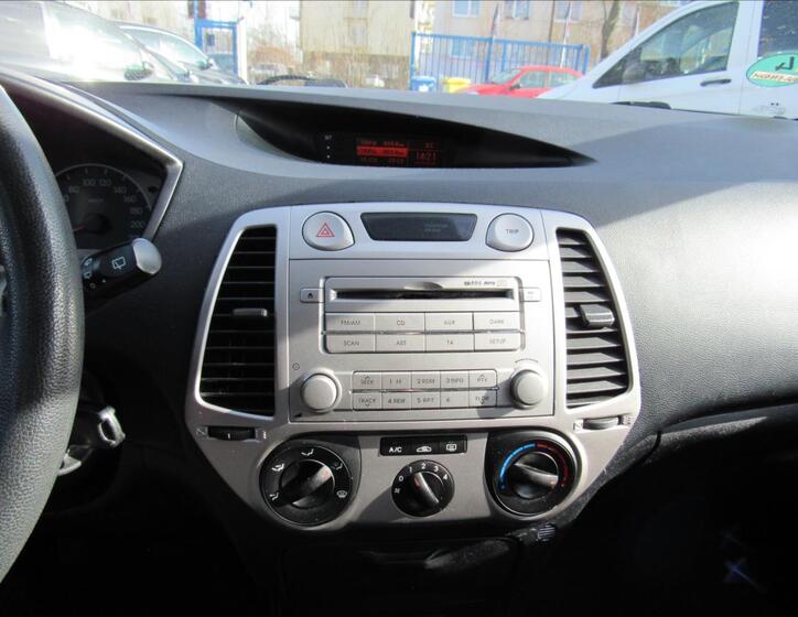 Hyundai i20 15