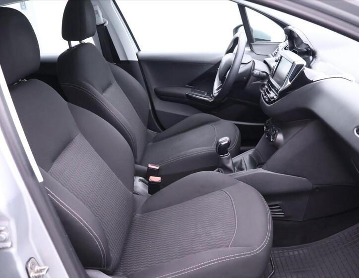 Peugeot 208 14