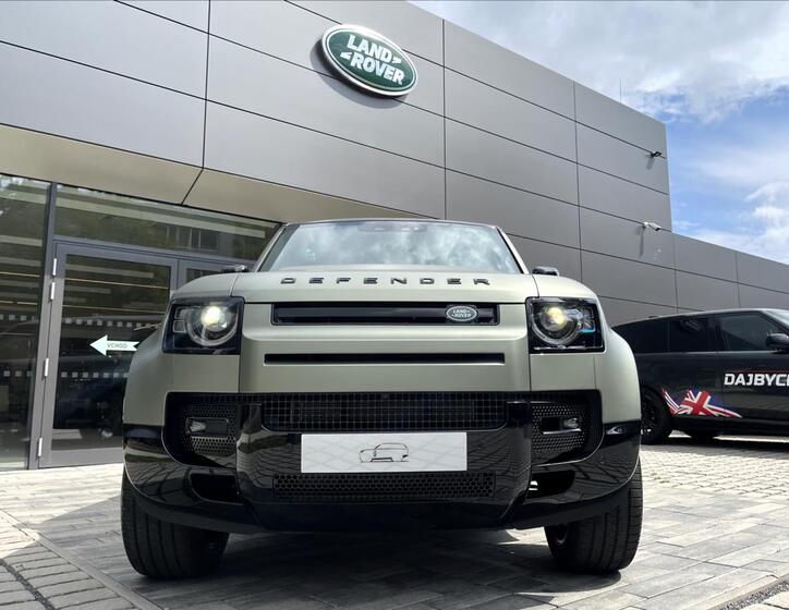 Land Rover Defender 11