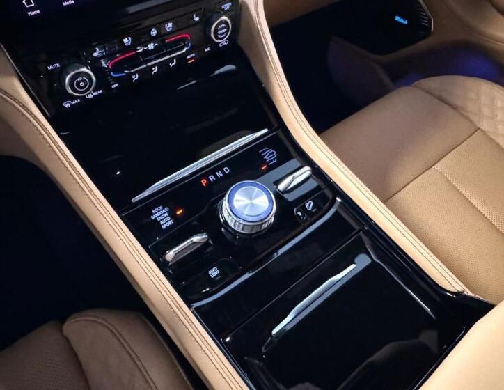 Jeep Grand Cherokee 19