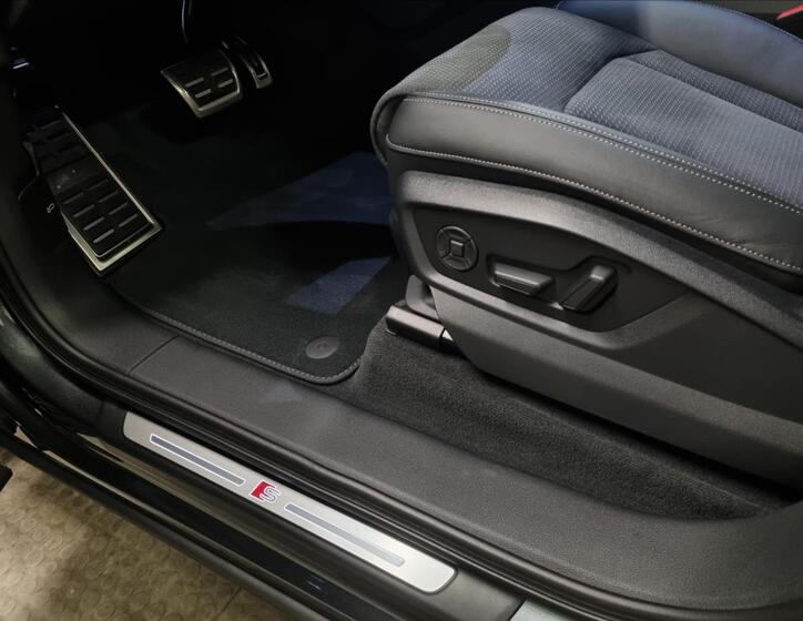 Audi Q7 11