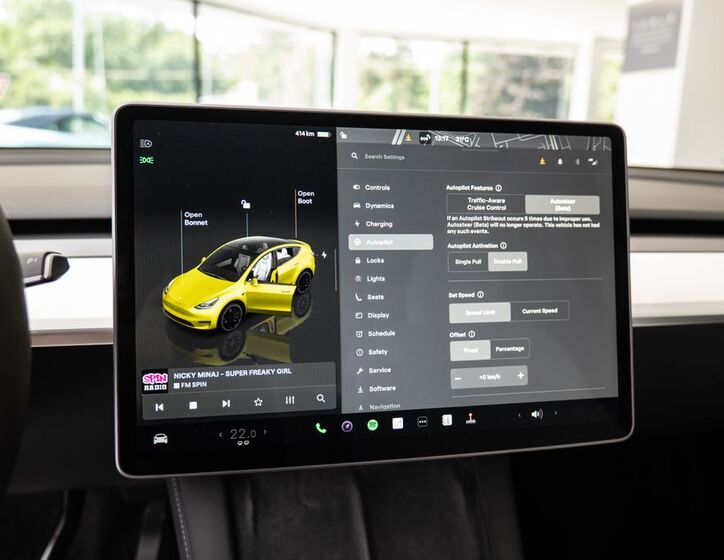 Tesla Model Y 14
