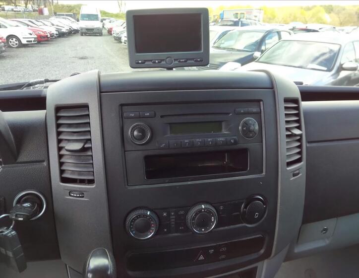 Mercedes-Benz Sprinter 9