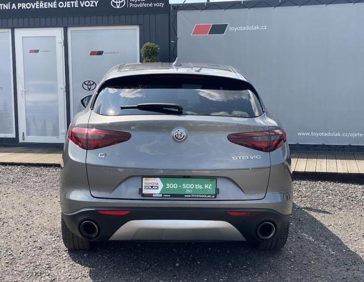 Alfa Romeo Stelvio 5