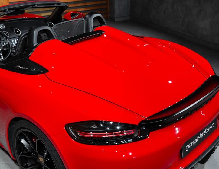 Porsche 718 37