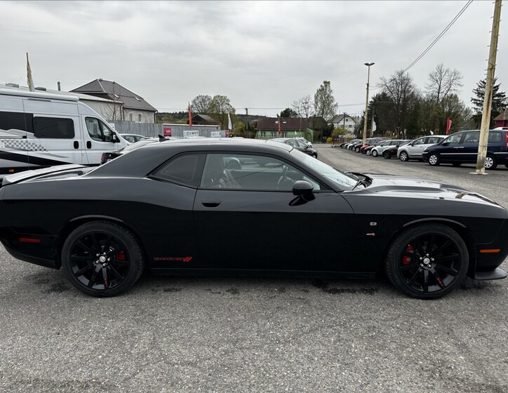 Dodge Challenger 6