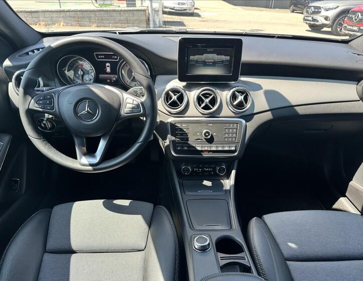 Mercedes-Benz GLA 9