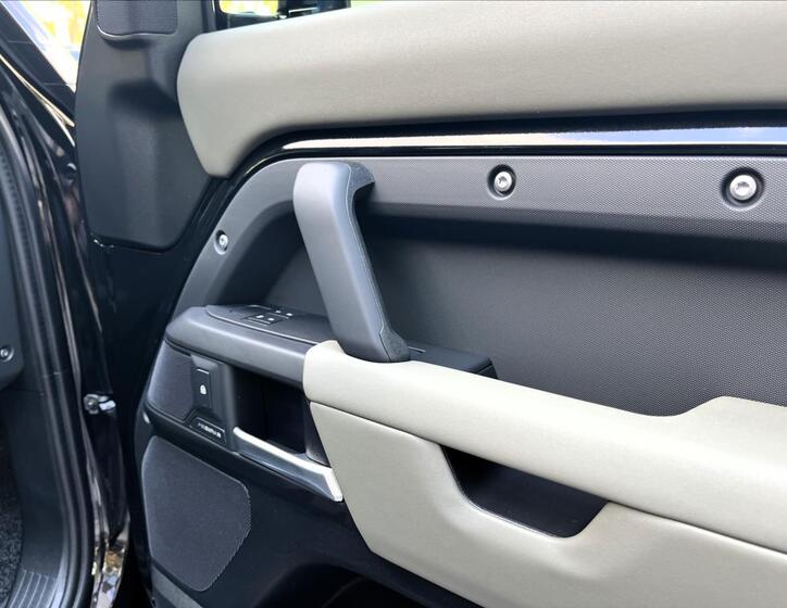 Land Rover Defender 35