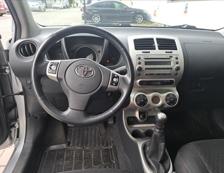 Toyota Urban Cruiser 21