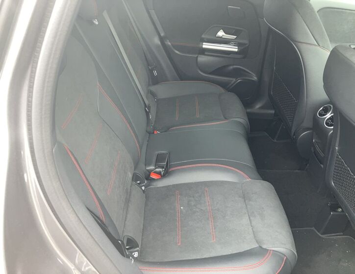 Mercedes-Benz GLA 7