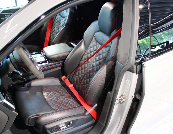 Audi SQ8 10