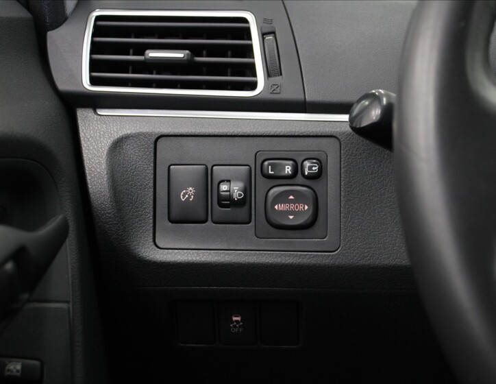 Toyota Verso 18