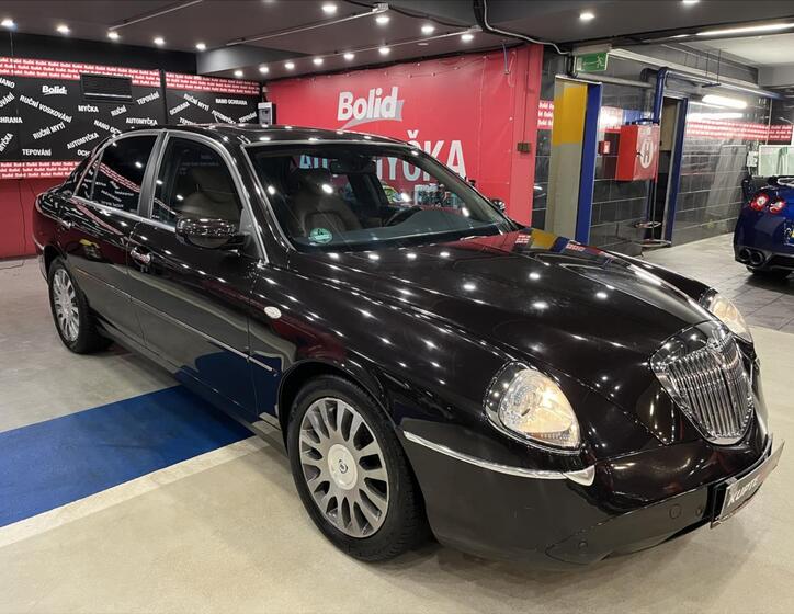 Lancia Thesis 9