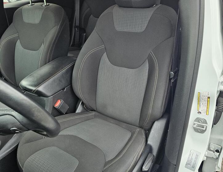 Jeep Cherokee 12