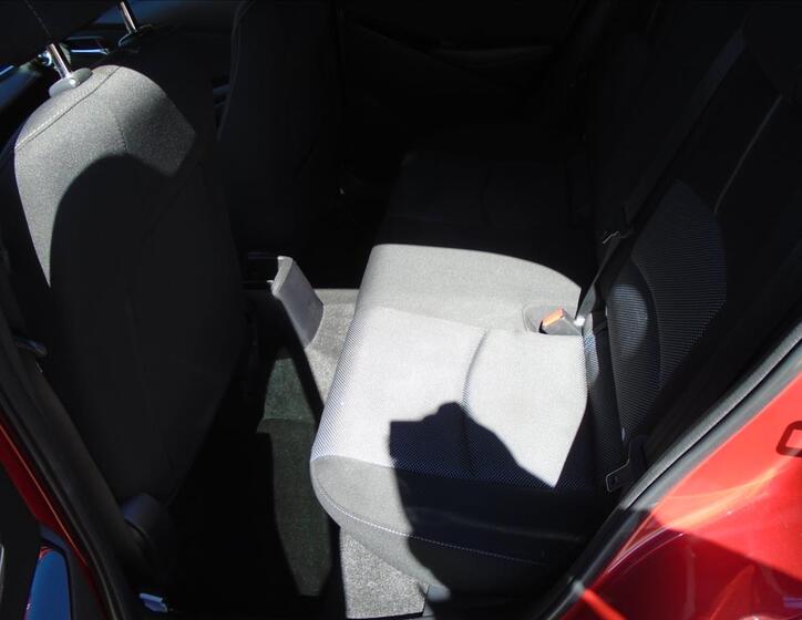 Mazda 2 14
