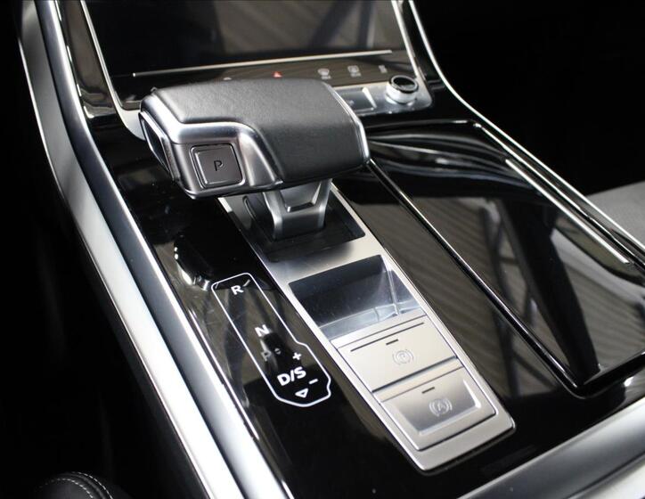 Audi Q8 28