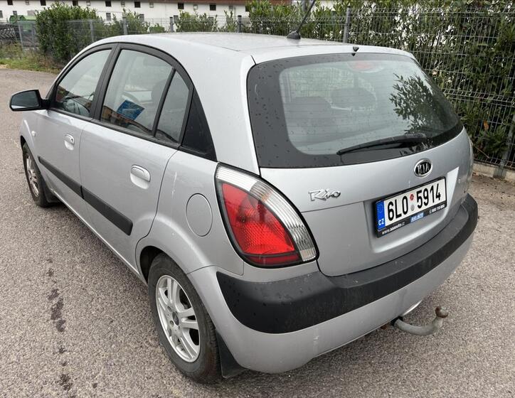 KIA Rio 8
