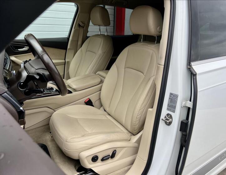 Audi Q7 5