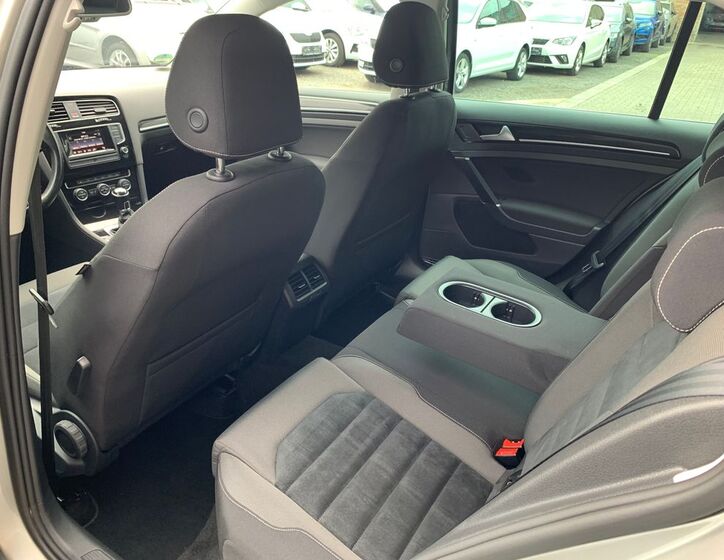 Volkswagen Golf 17