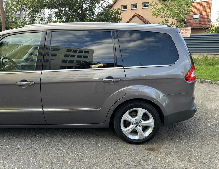 Ford Galaxy 13