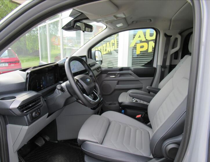 Ford Tourneo Custom 17